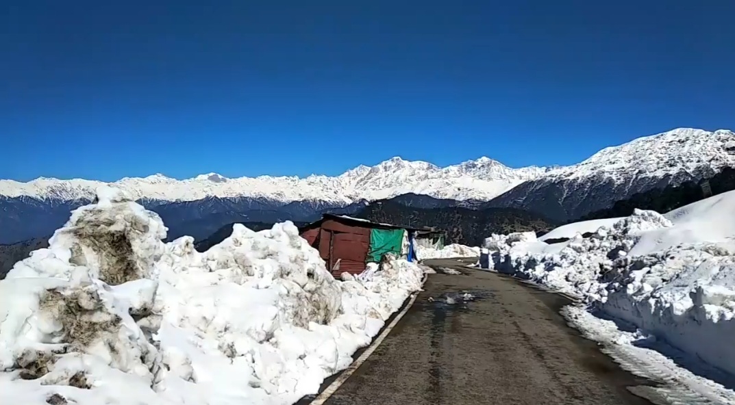 Scenic route in the Himalayas